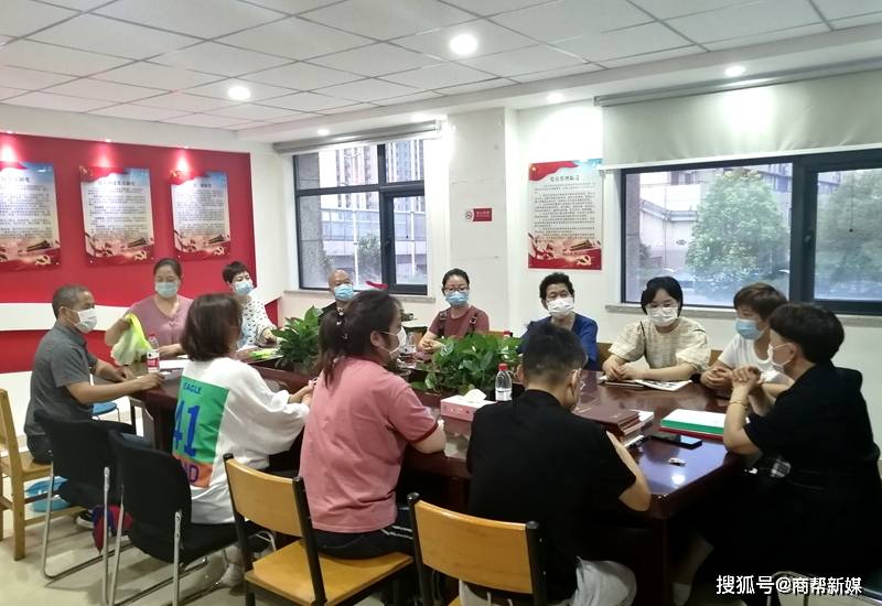 怡景花園小區(qū)初期的改造都是在經(jīng)過(guò)走訪(fǎng)