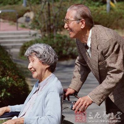 開(kāi)展了一項(xiàng)斗潭危房征收重建的民生工程