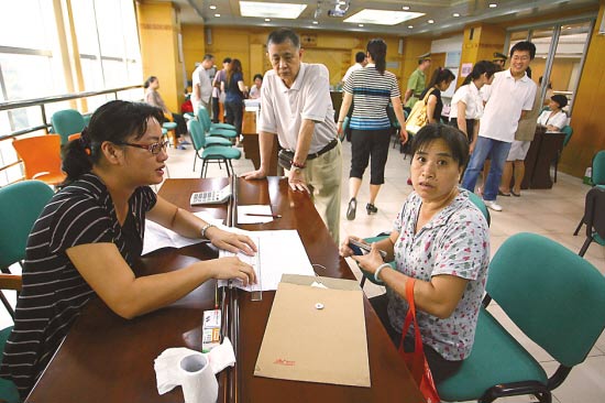 冼村村民的臉上滿(mǎn)是搬新家的幸福感